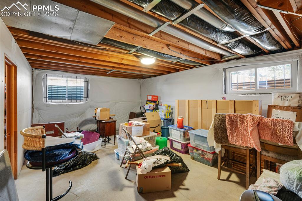 Image 33 of 47: Family Room