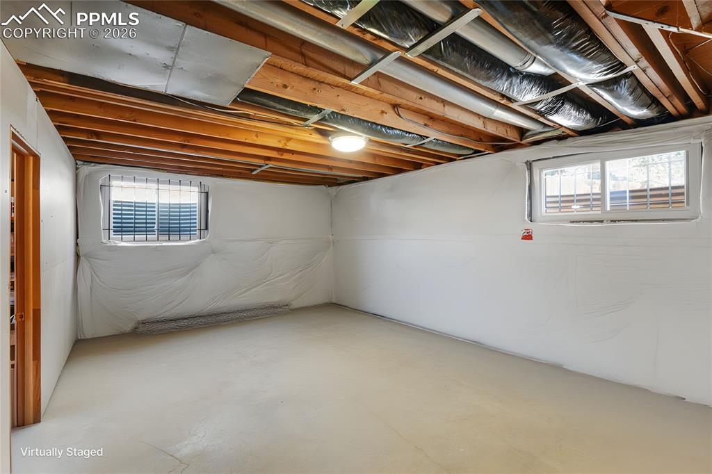 Image 34 of 47: Family Room