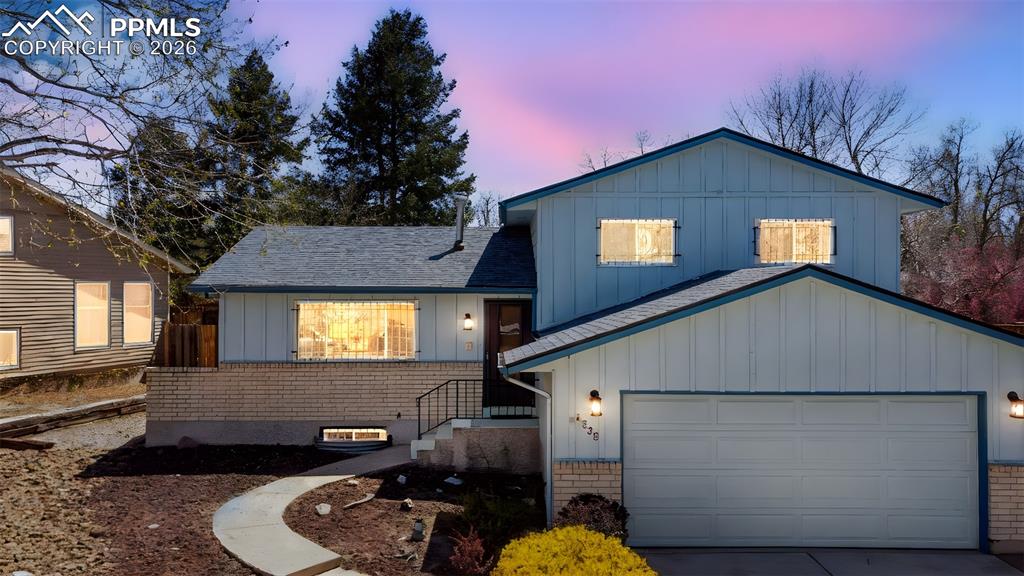 Image 45 of 47: Yard