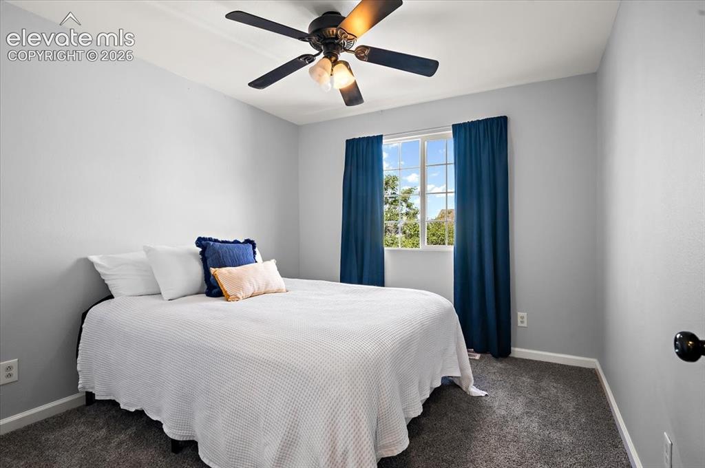 Image 14 of 25: Bedroom