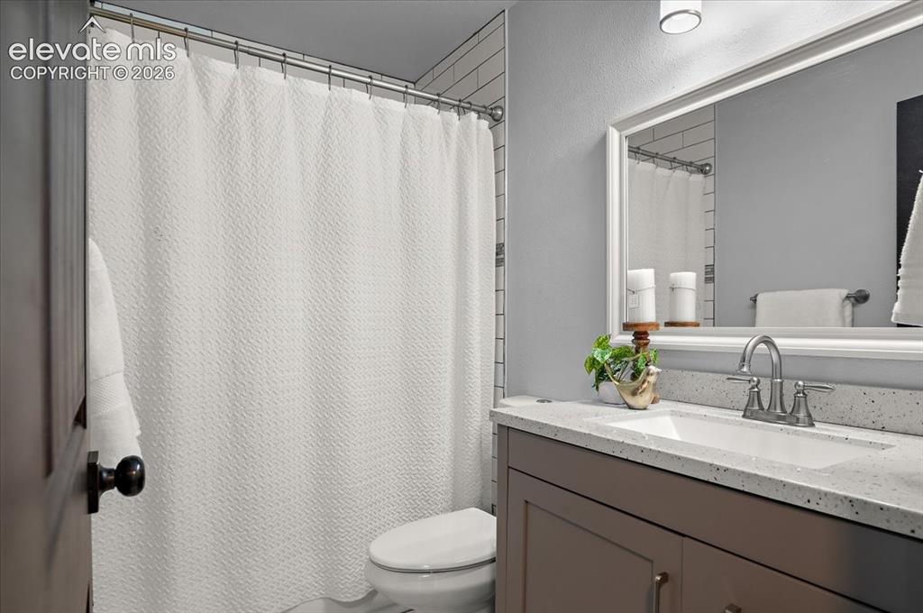 Image 16 of 25: Upstairs Hall Bath