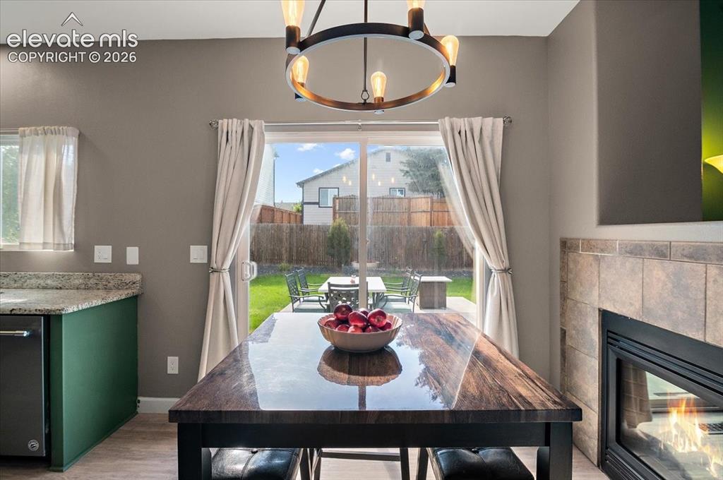 Image 9 of 25: Dining Area