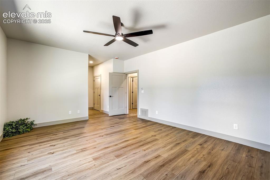 Image 17 of 48: Nice and open concept, lets everyone participate in the action.