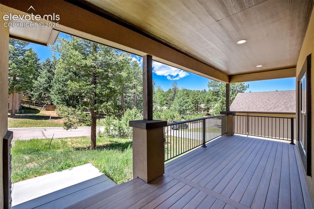 Image 3 of 48: Spacious 3 car garage.