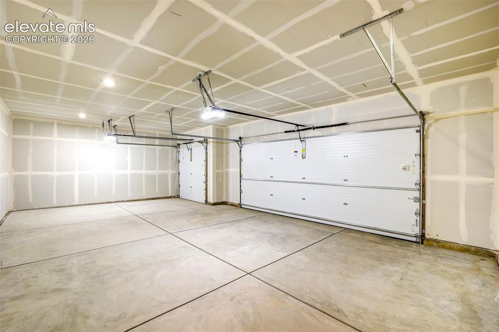 Image 33 of 48: Enough room for a seat and second shower head. Gorgeous title work!!