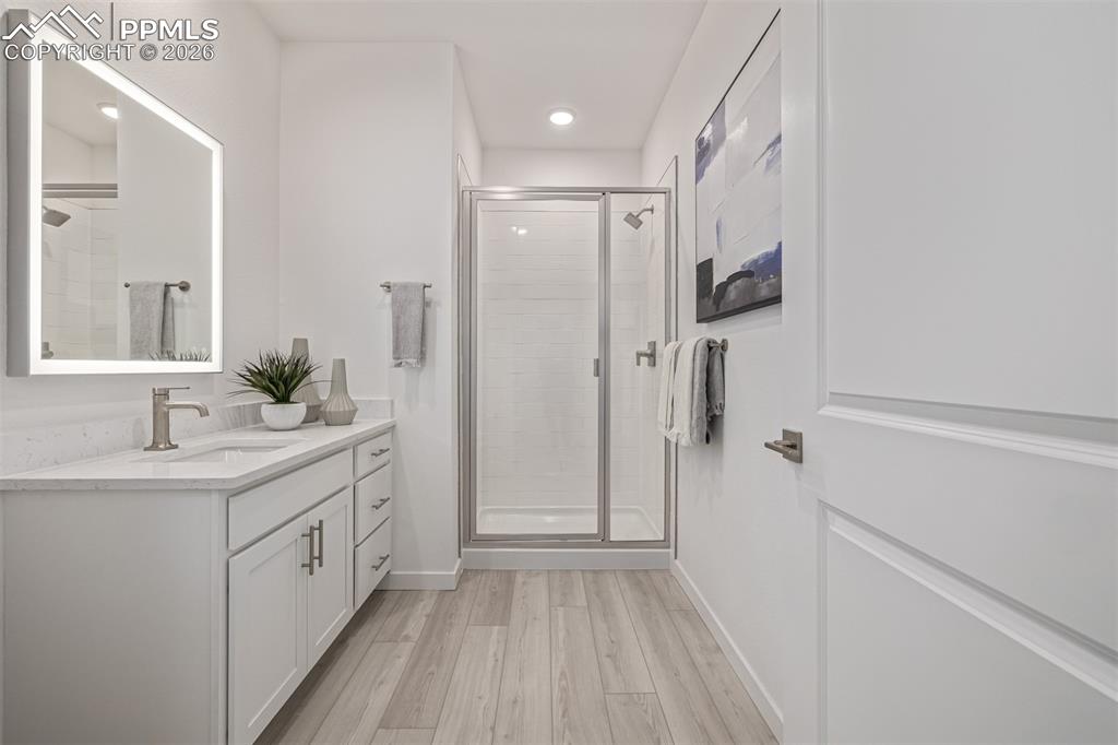 Image 17 of 27: Bathroom