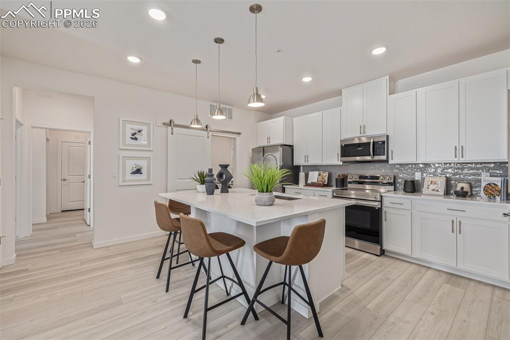 Image 8 of 27: Kitchen