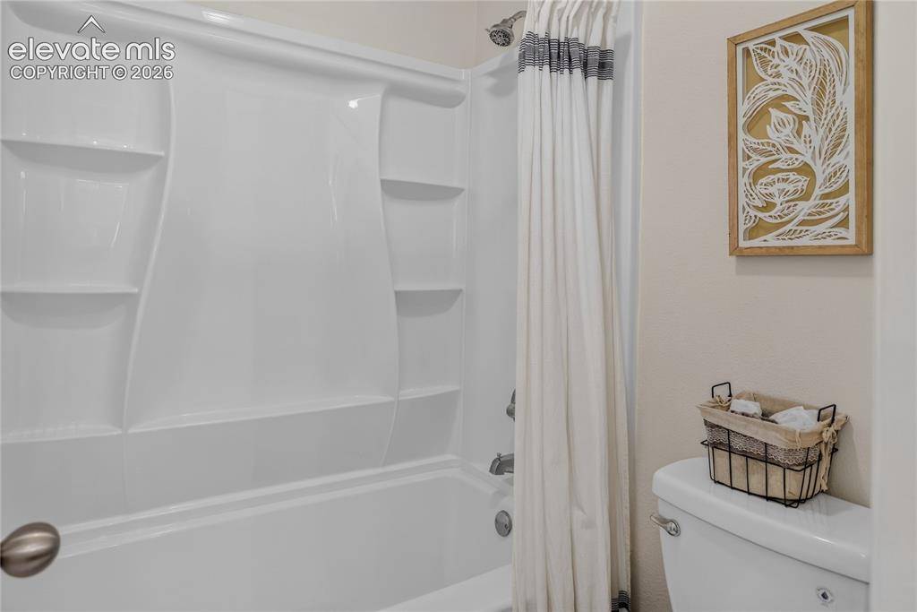 Image 13 of 20: Upper level bath