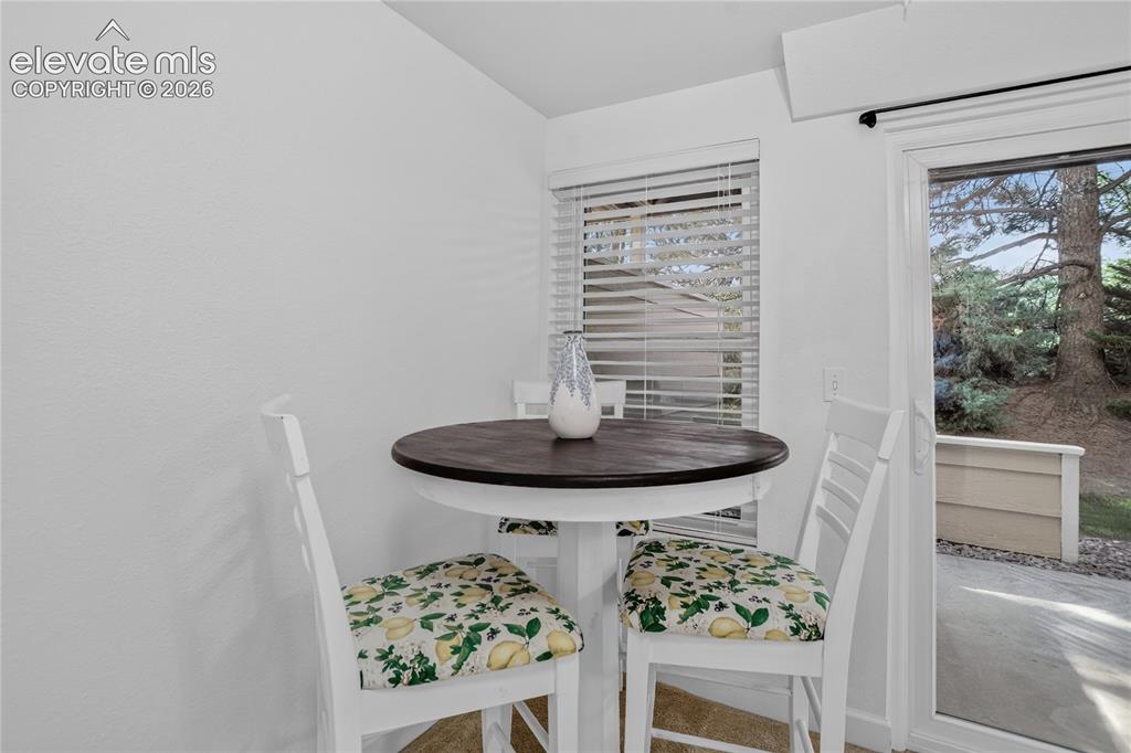Image 16 of 20: Sitting area in bedroom 3