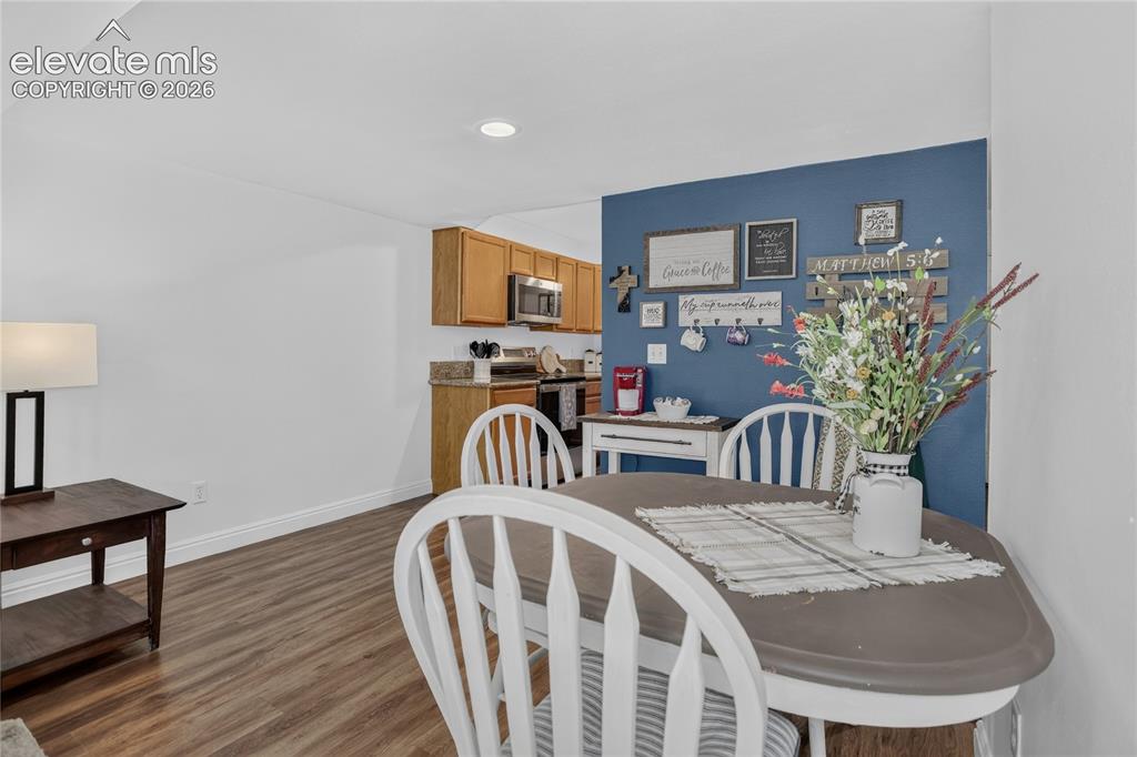 Image 5 of 20: Dining area