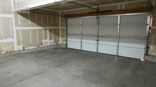 Image 15 of 18: Garage