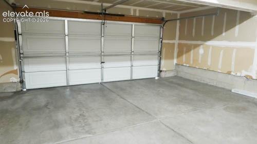 Image 16 of 18: Garage
