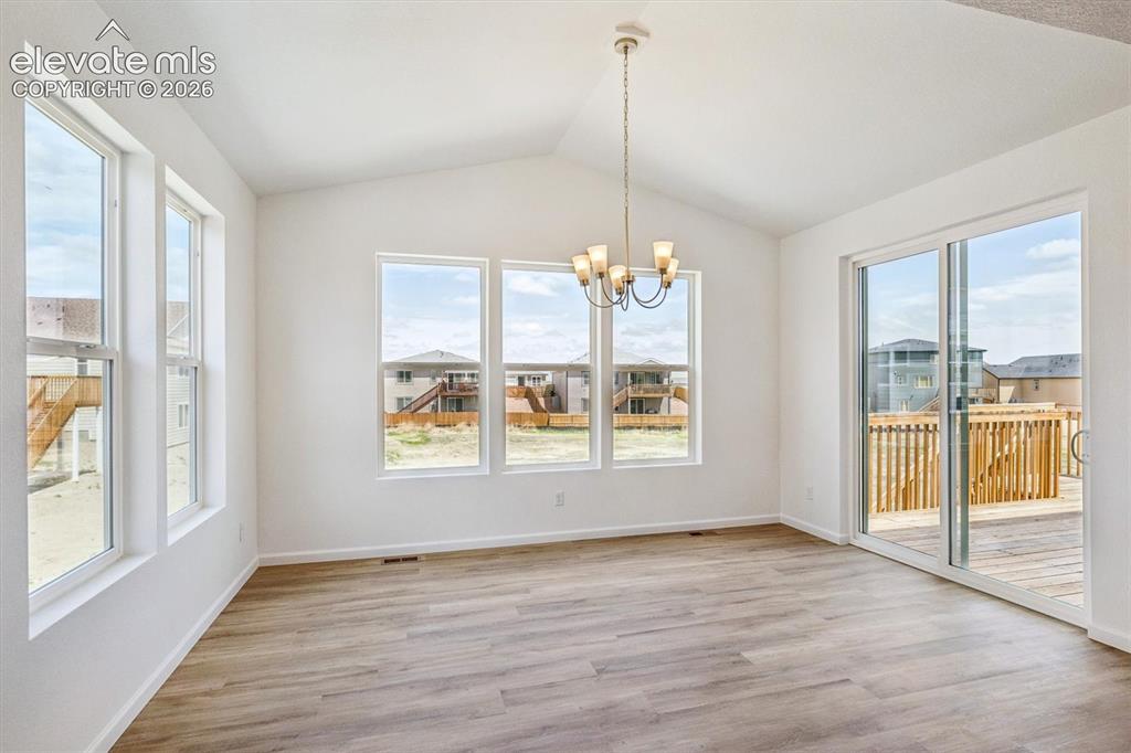 Image 19 of 24: Dining Area