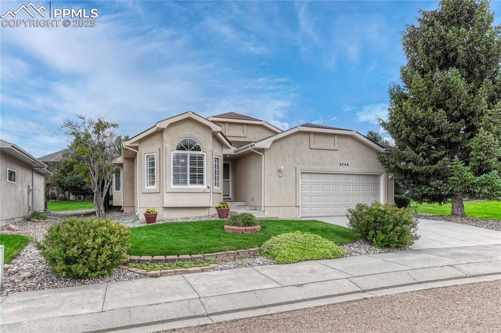 Caption: Fantastic main level living! 