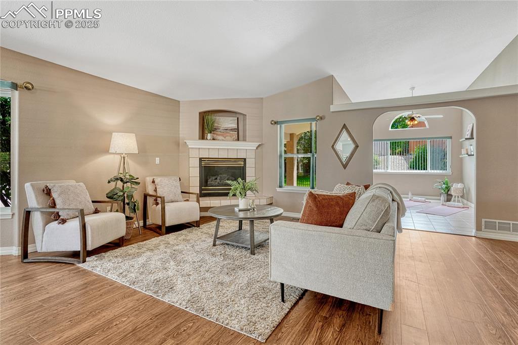 Image 15 of 38: Great room.