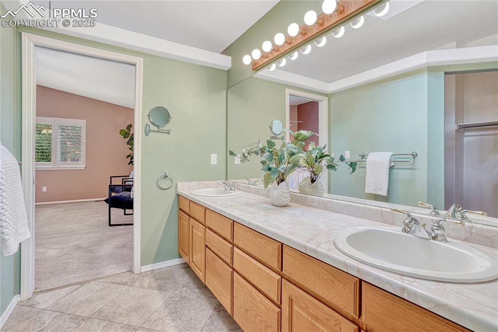 Image 24 of 38: ...walk-in closet, double vanity and skylight.
