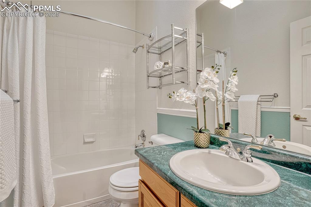 Image 27 of 38: Full bath with skylight and tile floor.