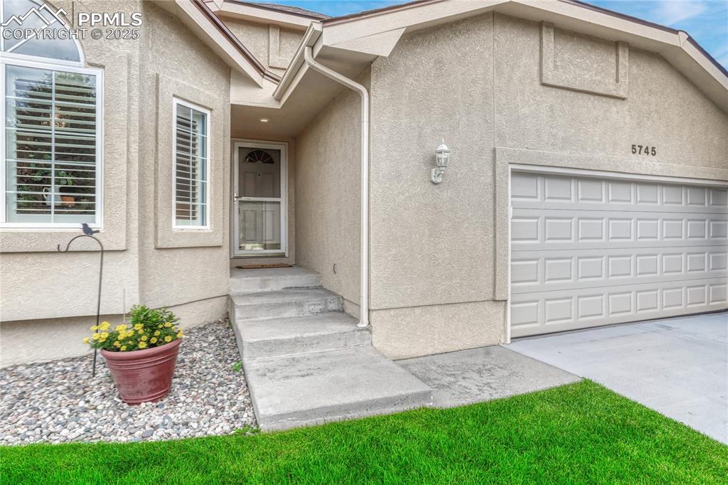 Image 6 of 38: Welcome to this lovely 1,713 sq ft home!