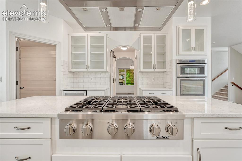 Image 11 of 50: Kitchen