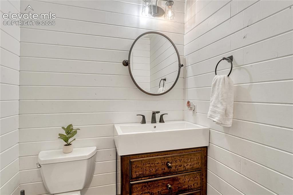 Image 19 of 50: Bathroom