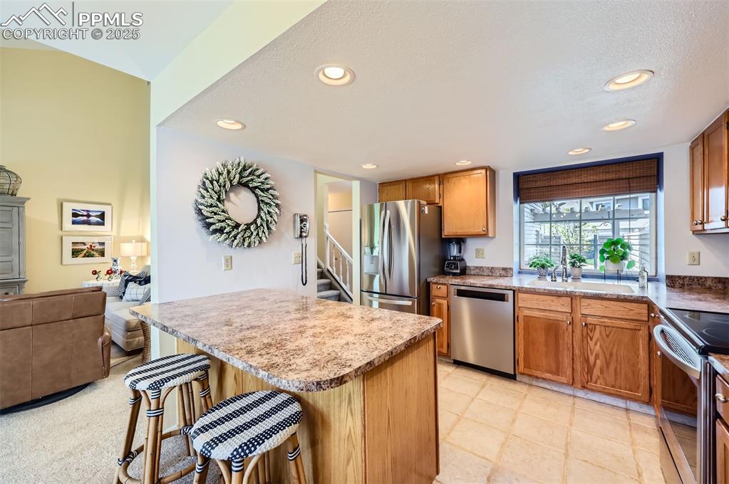 Image 10 of 23: Kitchen