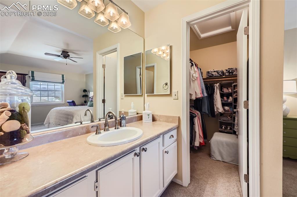 Image 20 of 23: Bathroom