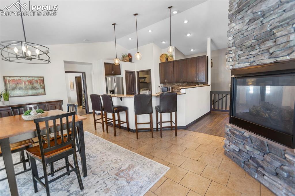 Image 10 of 28: Dining Area