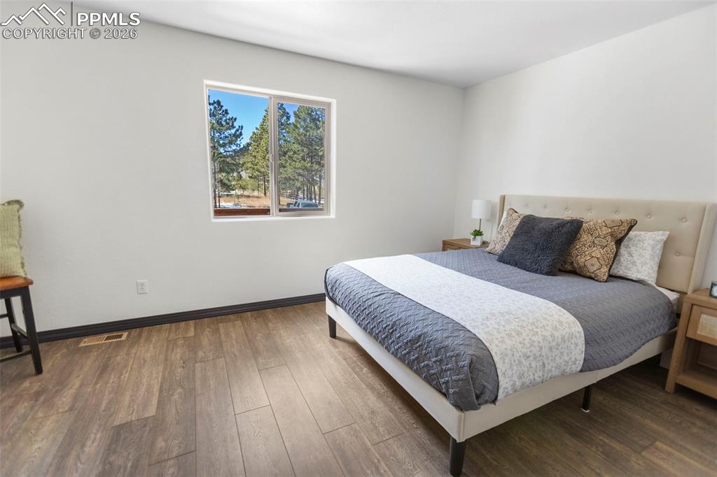 Image 18 of 28: Main Level Bath