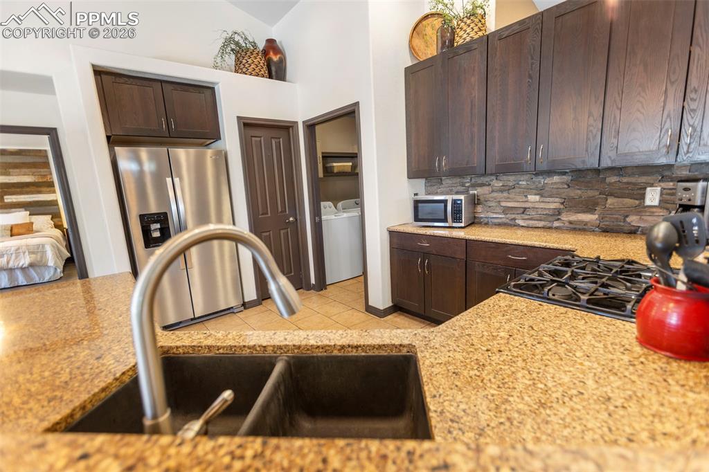 Image 7 of 28: Kitchen