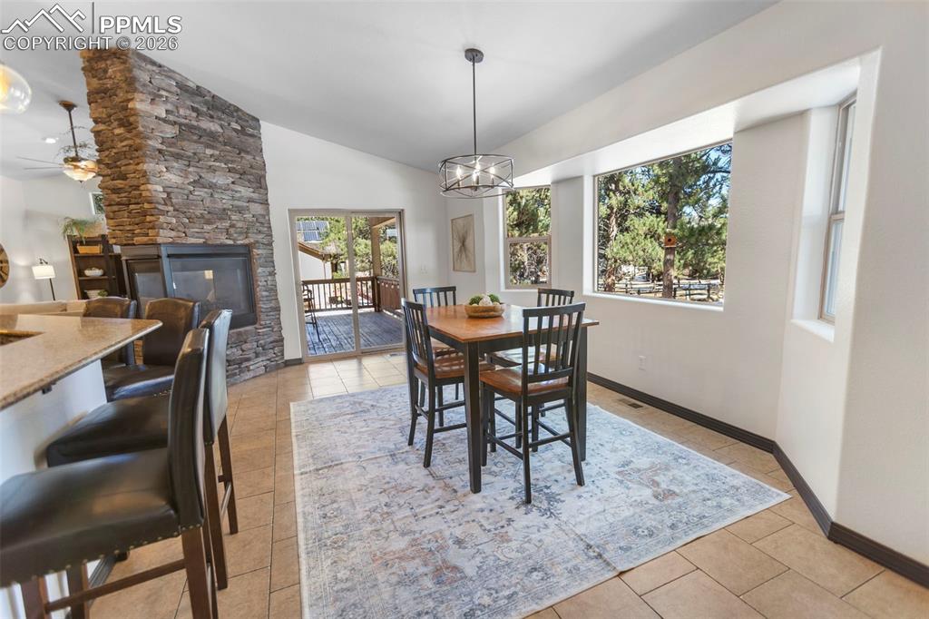 Image 9 of 28: Kitchen