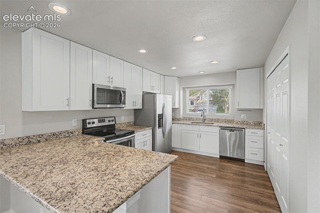Image 12 of 41: Kitchen
