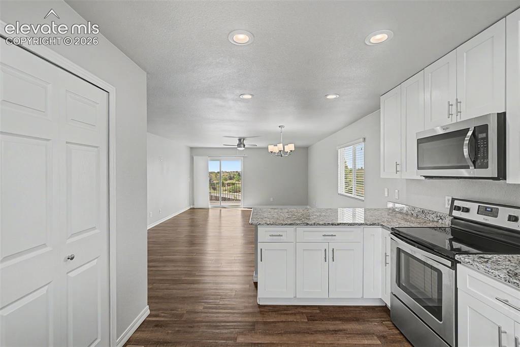 Image 16 of 41: Kitchen