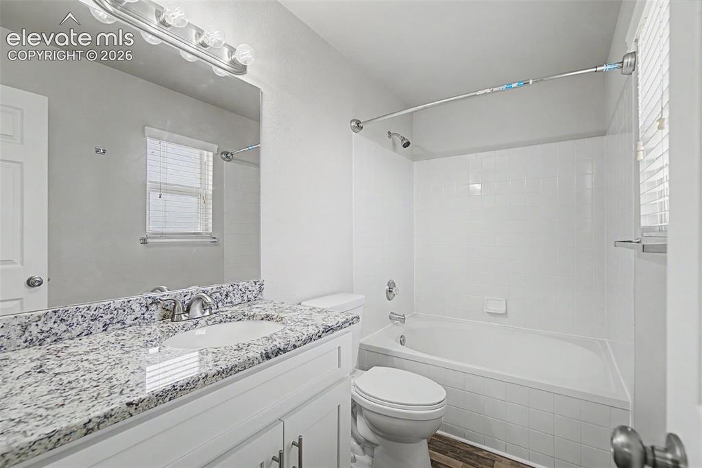 Image 21 of 41: Bathroom
