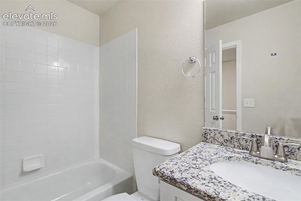 Image 31 of 41: Bathroom