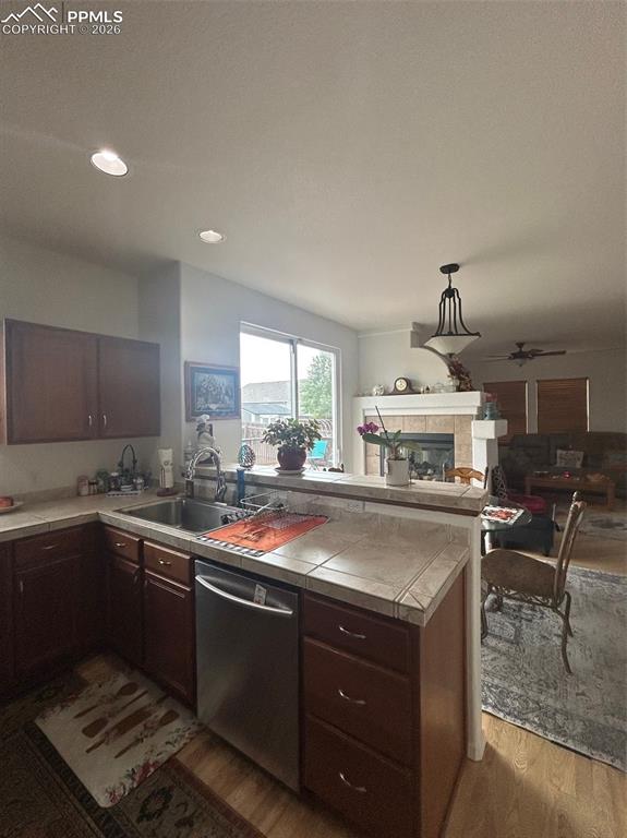 Image 11 of 30: Kitchen