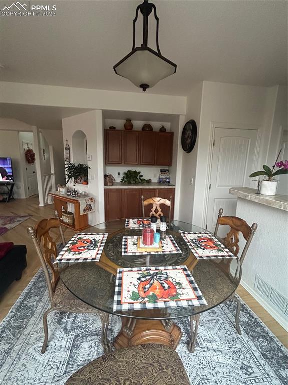 Image 13 of 30: Dining Area