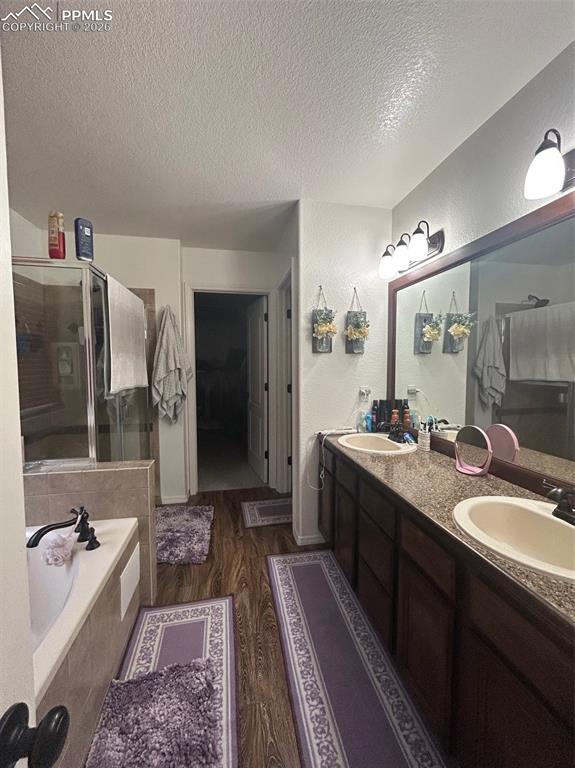 Image 21 of 30: Bathroom