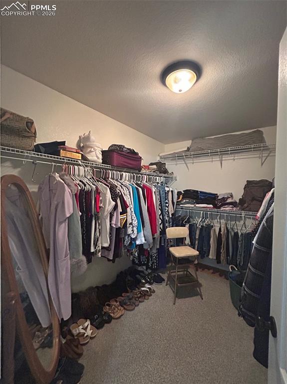 Image 24 of 30: Closet