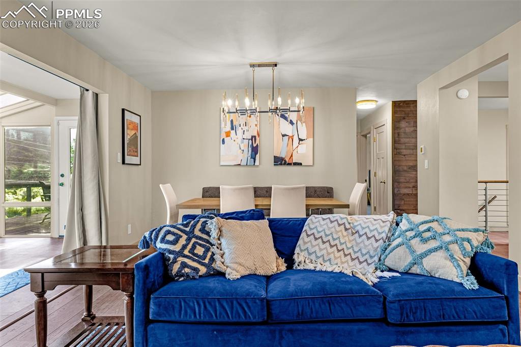 Image 19 of 50: Living Room