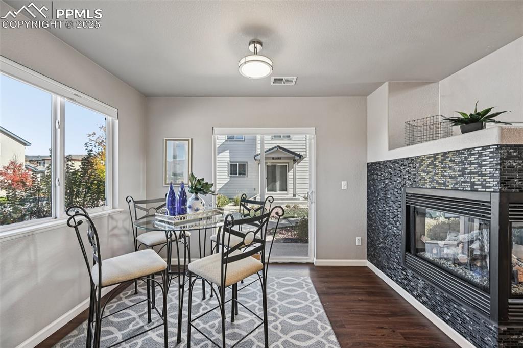 Image 12 of 38: Dining Area