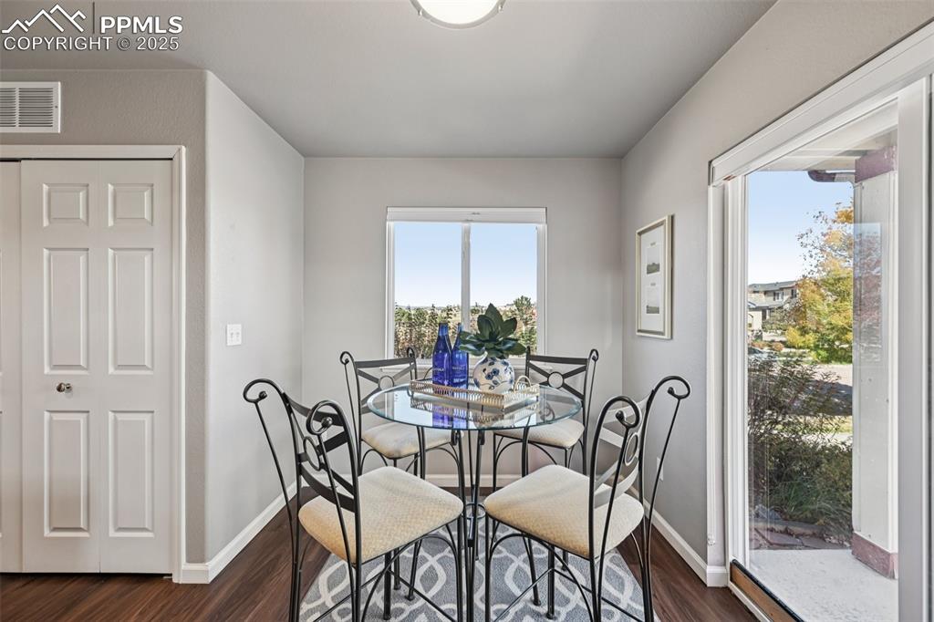 Image 13 of 38: Dining Area