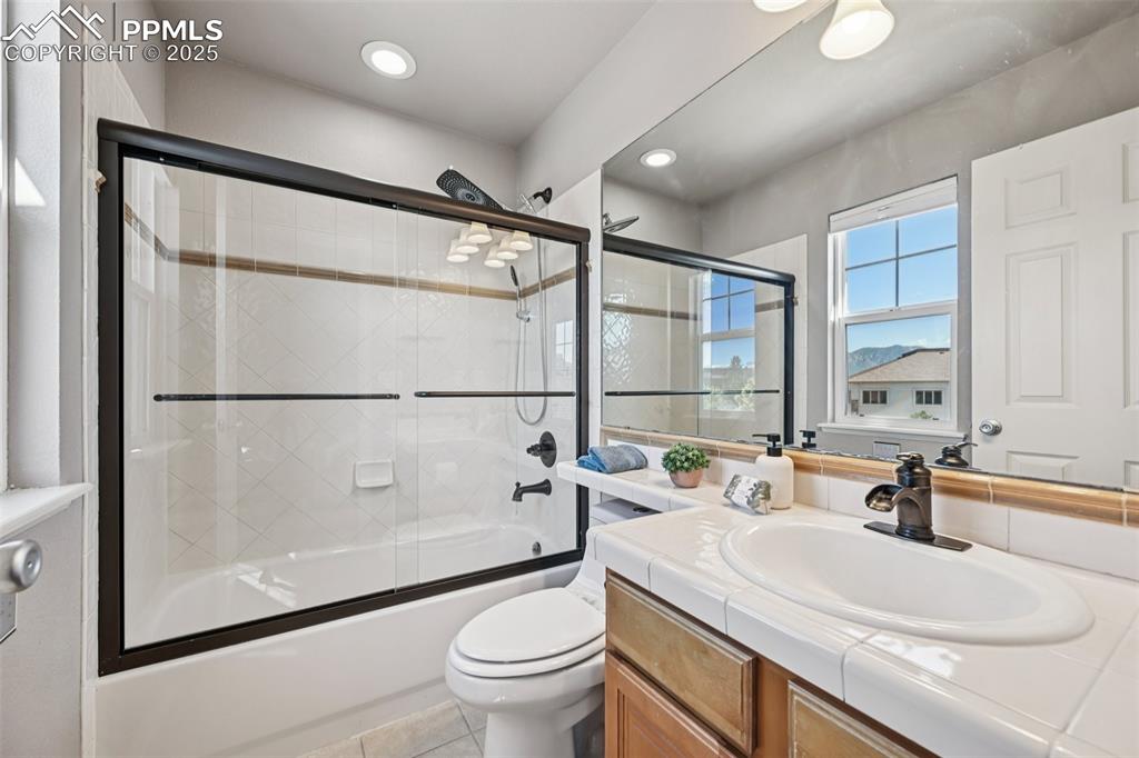 Image 21 of 38: Bathroom