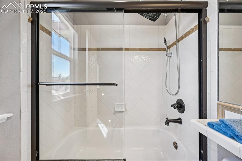 Image 22 of 38: Bathroom