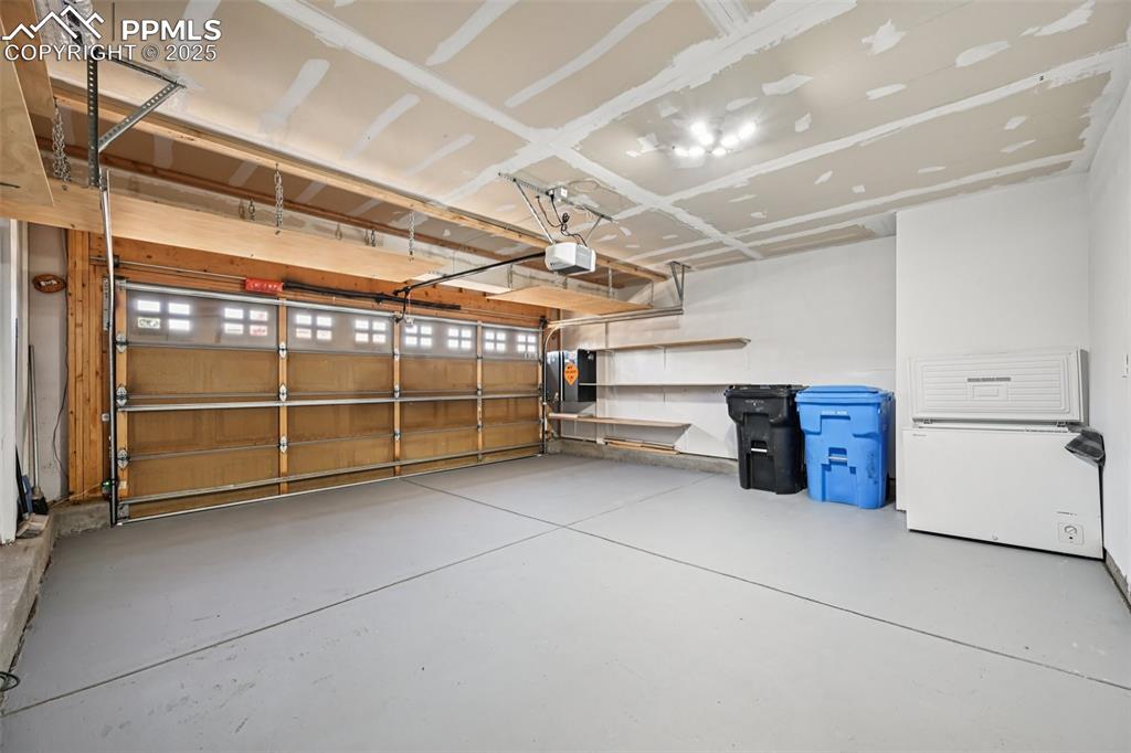 Image 32 of 38: Garage