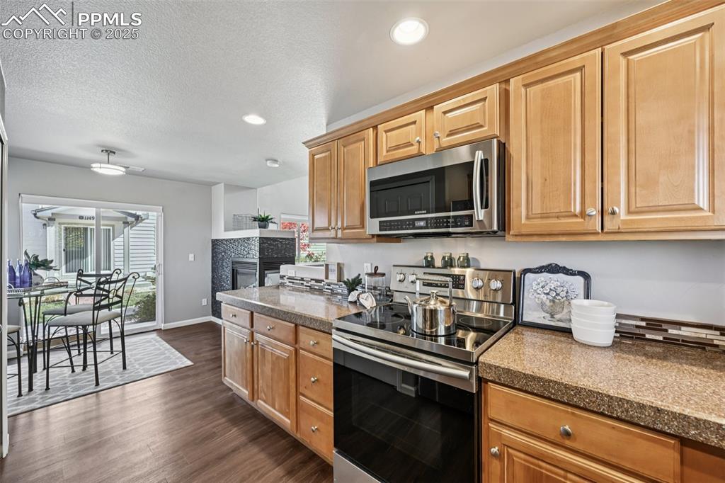 Image 9 of 38: Kitchen