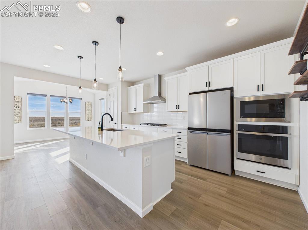 Image 15 of 48: Kitchen