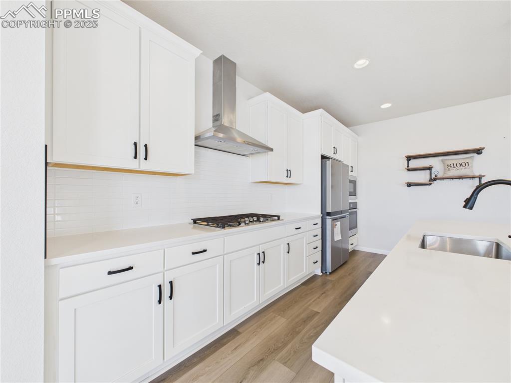 Image 18 of 48: Kitchen