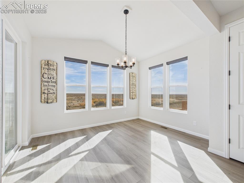 Image 21 of 48: Dining Area