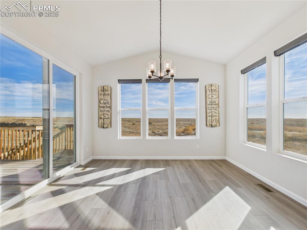 Image 22 of 48: Dining Area