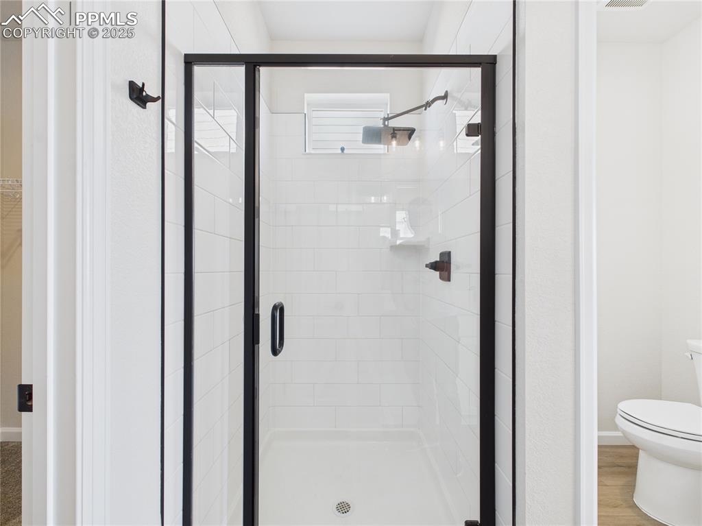 Image 30 of 48: Bathroom